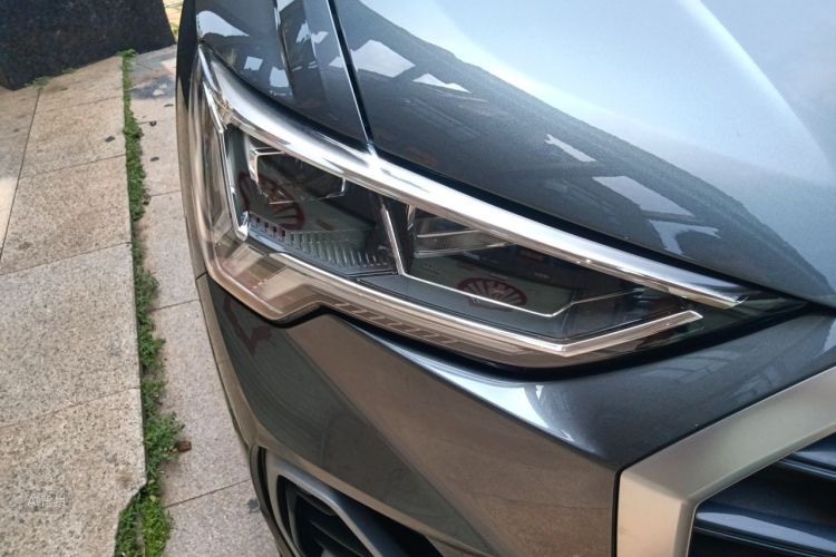 Audi Q3 2021 car image #8