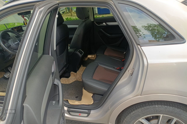 Audi Q3 2019 car image #19