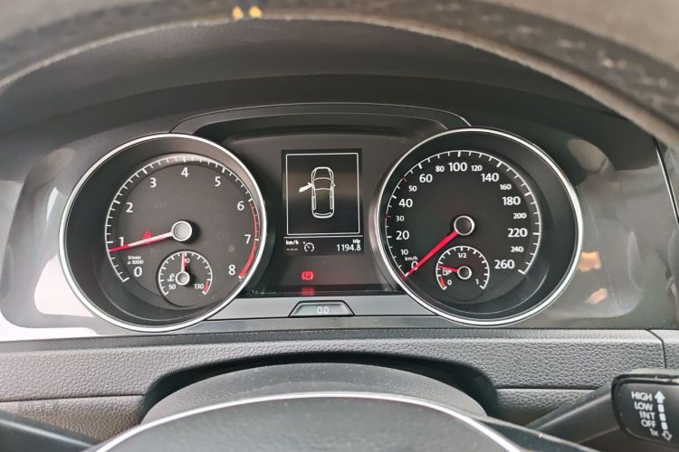 Volkswagen Golf 2019 car image #13
