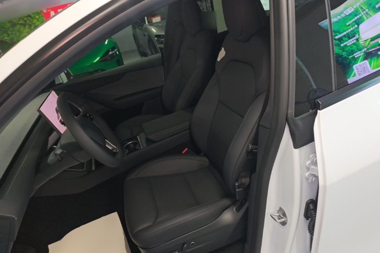 Tesla Model Y 2026 #15 Tesla Model Y 2026 car image #15