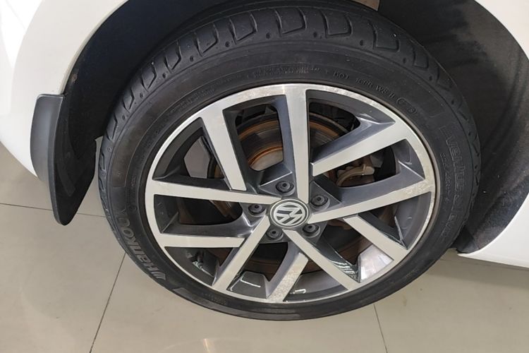 Volkswagen Golf 2019 car image #3