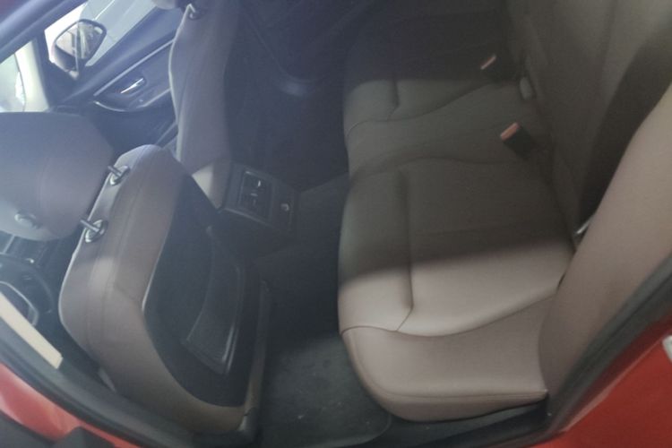 BMW 3 Series 2019 immagine di auto #17