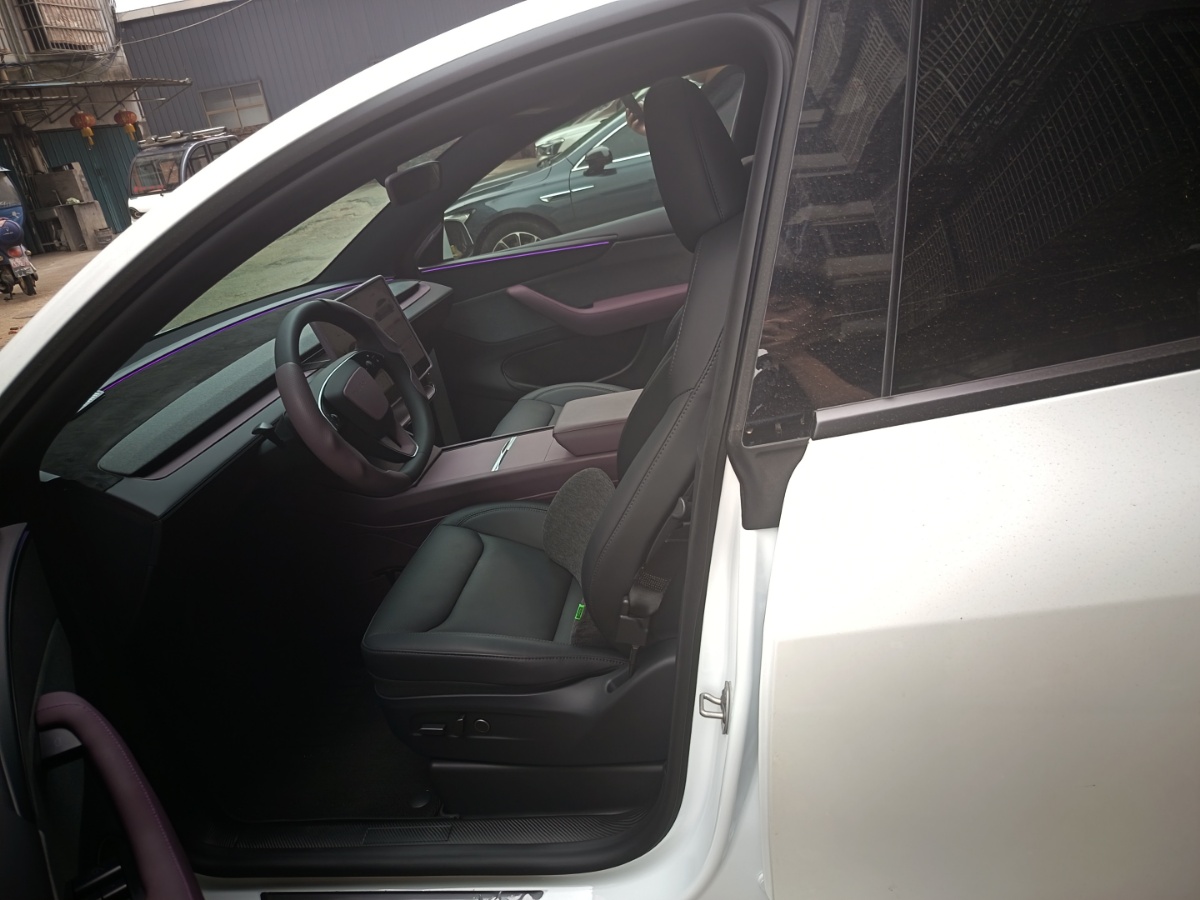 Tesla Model Y 2026 #4 Tesla Model Y 2026 immagine di auto #4