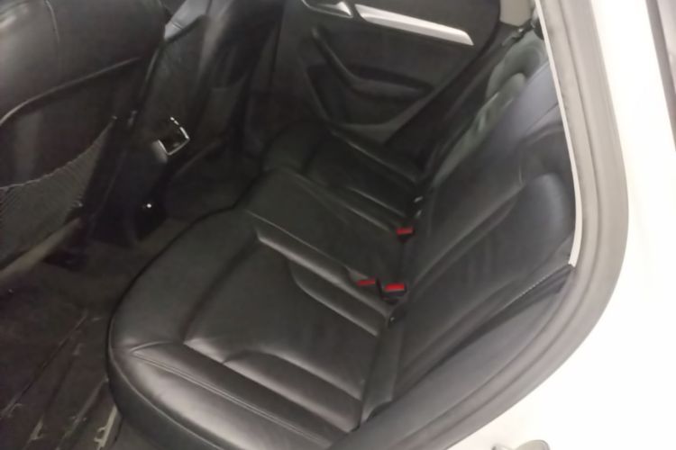Audi Q3 2015 car image #13