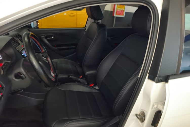 Volkswagen Polo 2017 car image #15