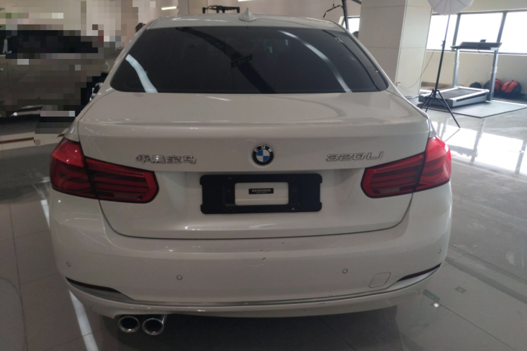 BMW 3 Series 2018 صورة سيارة #4