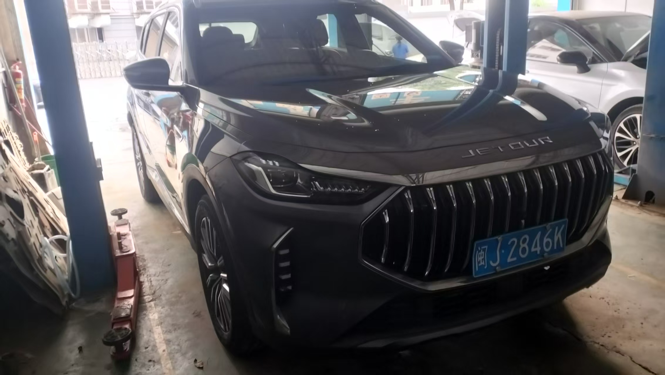 Jetour X70 PLUS 2024 car image #2