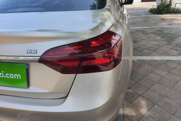 GEELY Emgrand 2018 car image #8