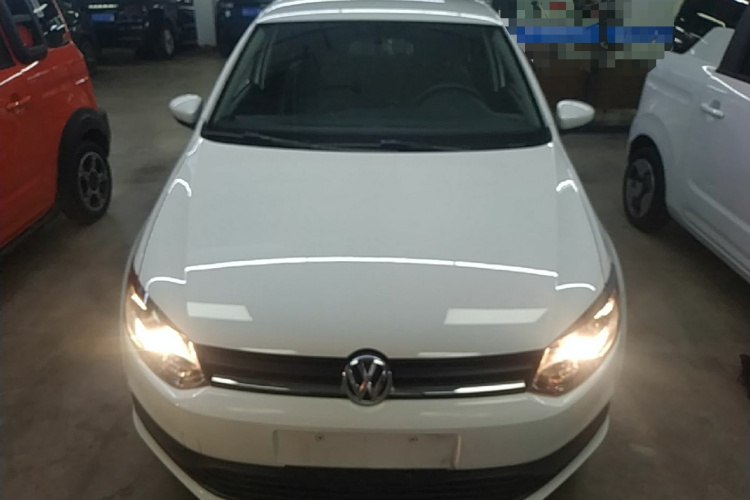 Volkswagen Polo 2015 car image #3