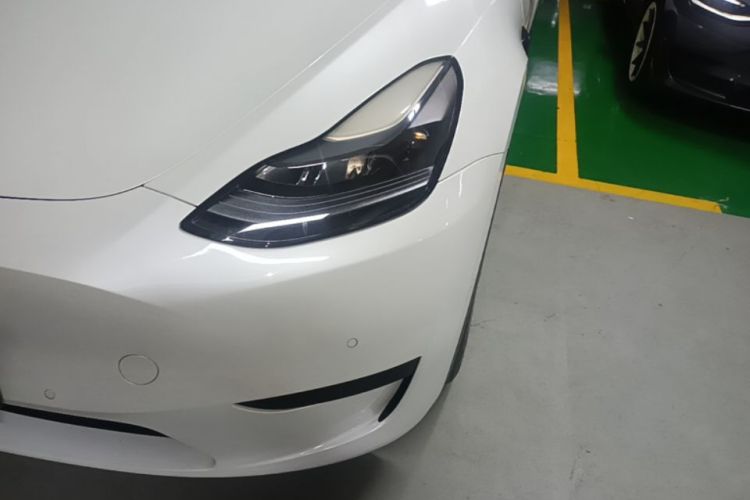 Tesla Model Y 2023 car image #23