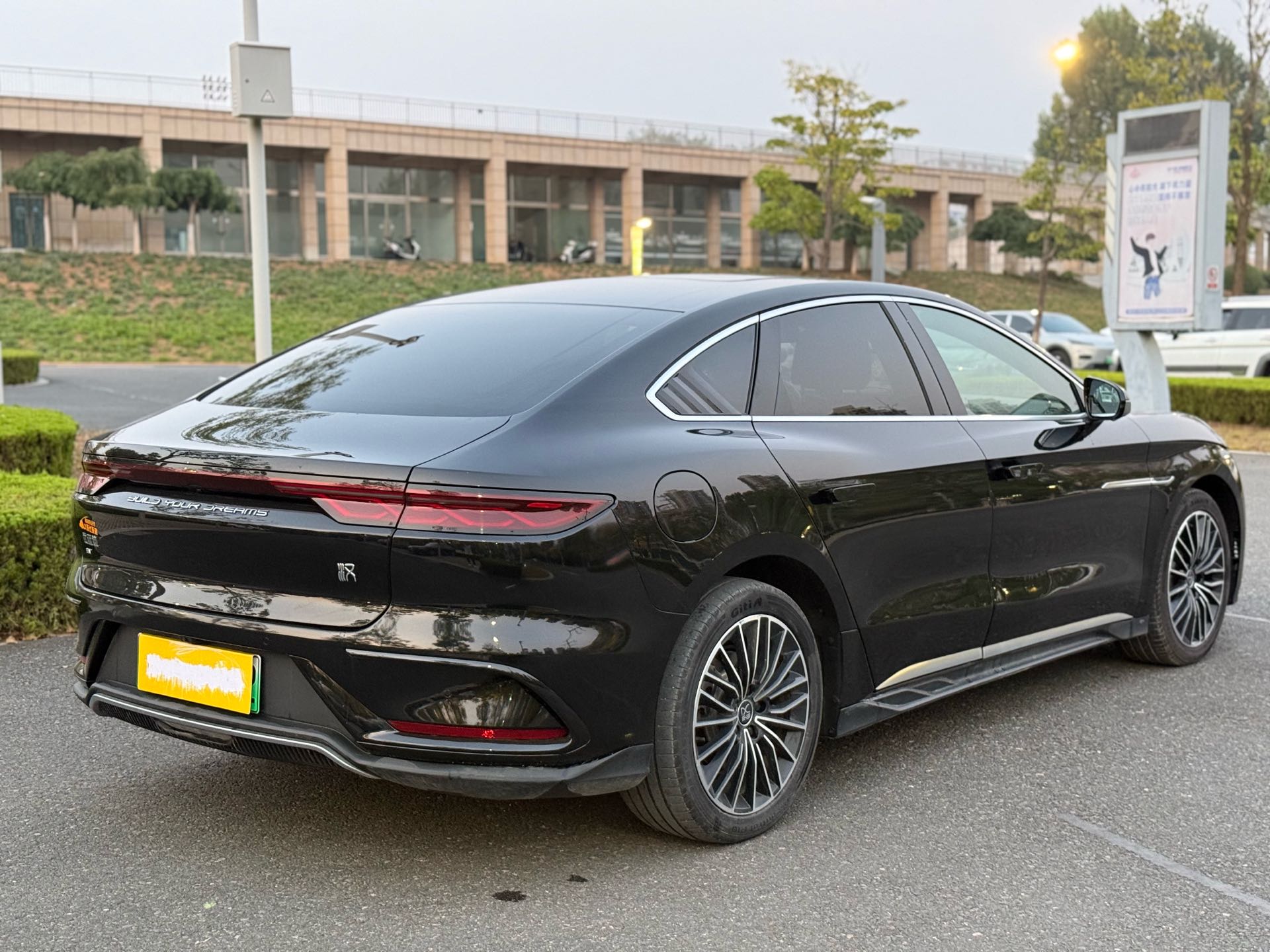 BYD Han 2023 car image #6