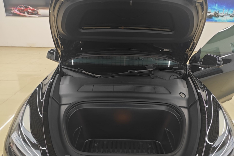Tesla Model Y 2023 #20 Tesla Model Y 2023 car image #20