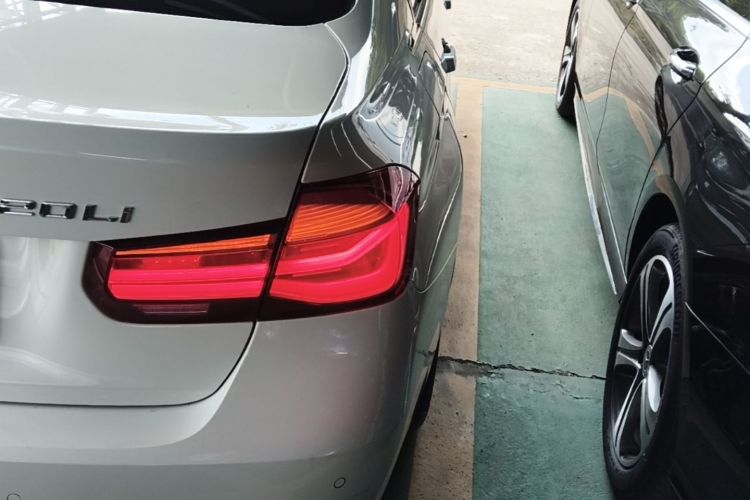 BMW 3 Series 2018 #8 BMW 3 Series 2018 car image #8