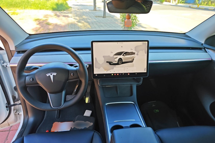 Tesla Model Y 2024 immagine di auto #10