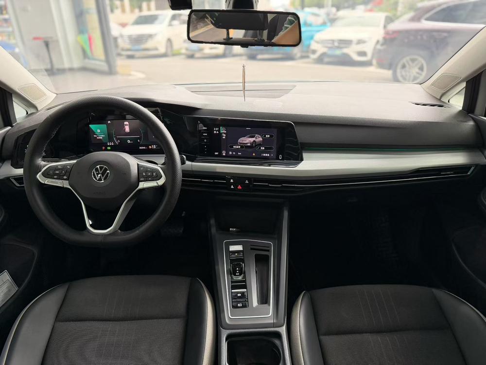 Volkswagen Golf 2023 immagine di auto #5