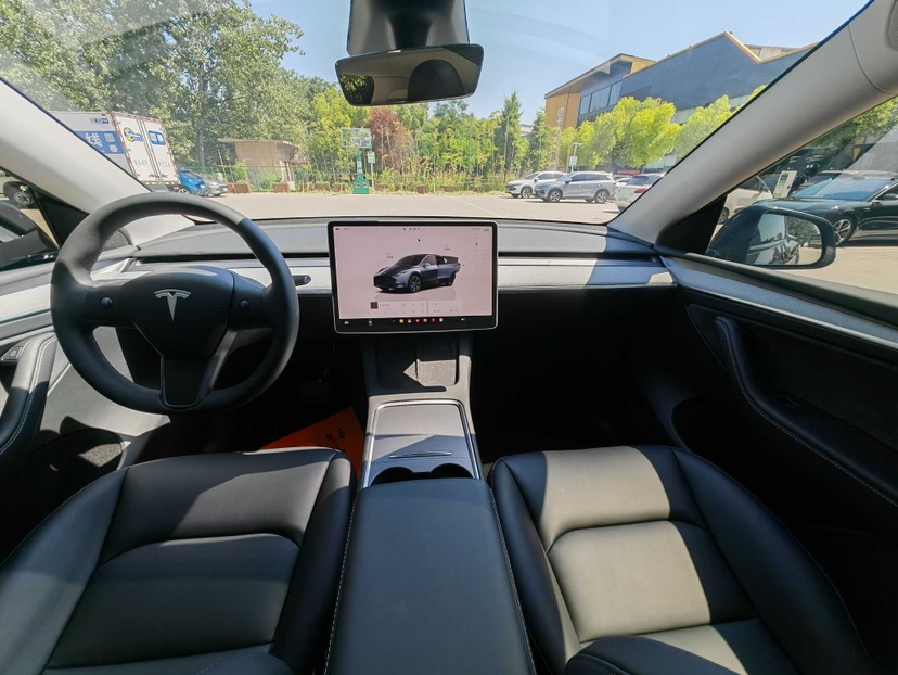 Tesla Model Y 2024 immagine di auto #6