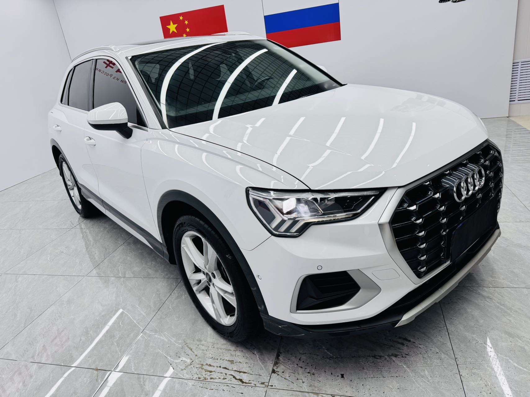 Audi Q3 2023 car image #3