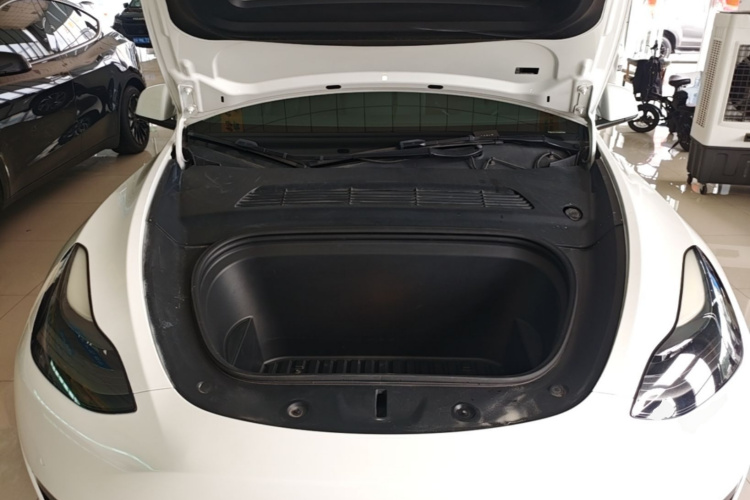 Tesla Model Y 2022 car image #22
