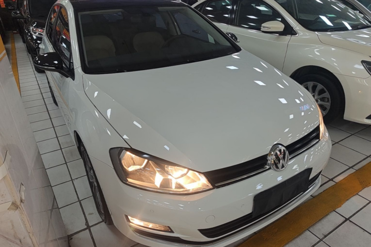 Volkswagen Golf 2017 car image #4
