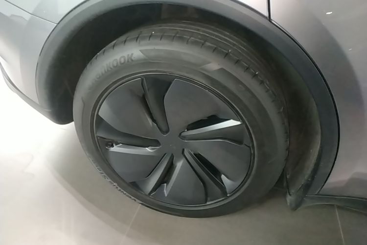 Tesla Model Y 2026 #10 Tesla Model Y 2026 car image #10