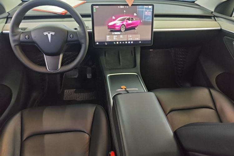 Tesla Model Y 2024 #13 Tesla Model Y 2024 car image #13