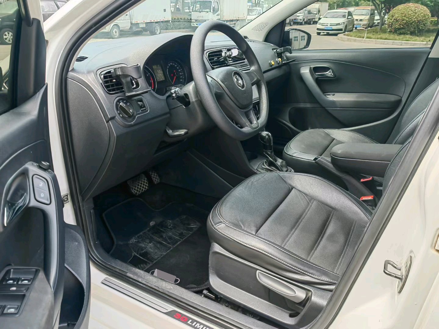 Volkswagen Polo 2014 изображение автомобиля #7