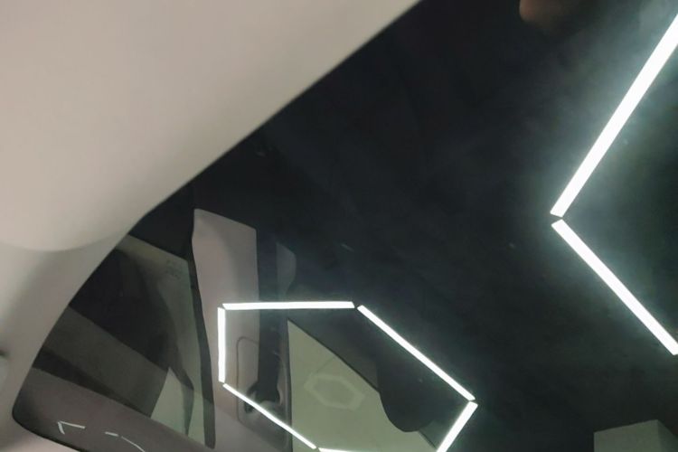 Tesla Model Y 2024 immagine di auto #18