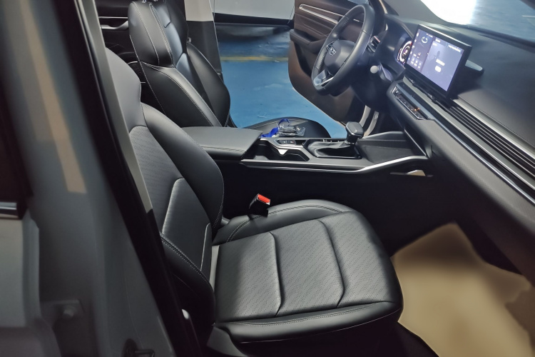 GEELY Emgrand 2023 #15 GEELY Emgrand 2023 car image #15