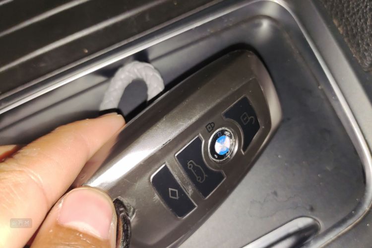 BMW 3 Series 2018 #10 BMW 3 Series 2018 car image #10
