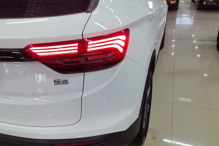 GEELY Coolray 2025 #8 GEELY Coolray 2025 car image #8