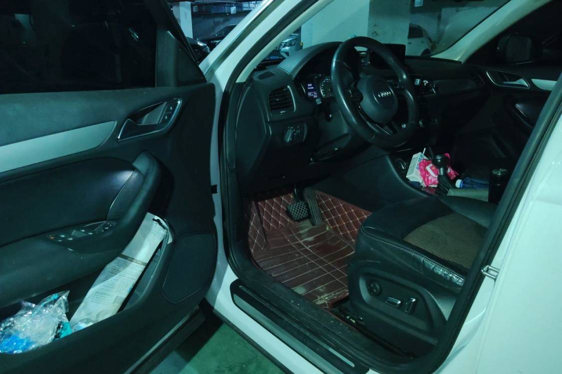 Audi Q3 2018 car image #23