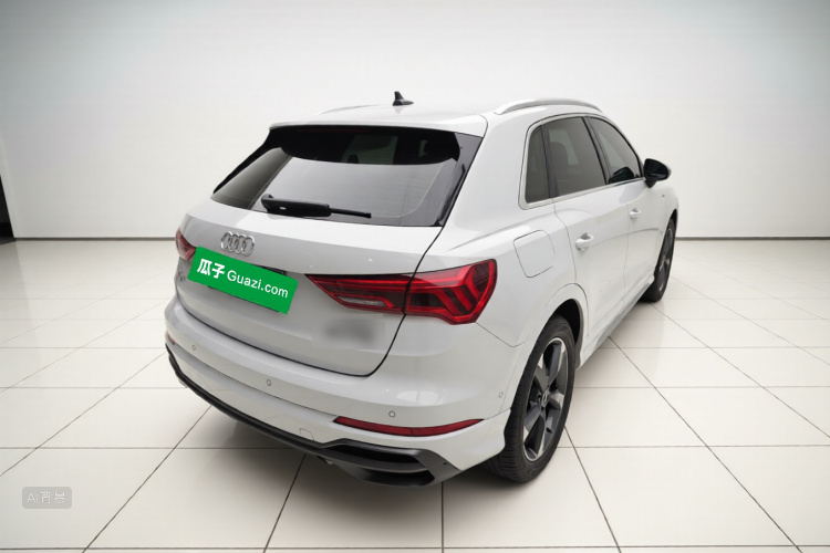 Audi Q3 2022 car image #7