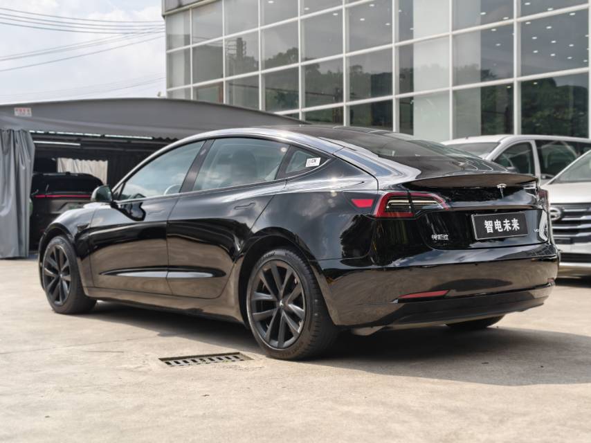 Tesla Model 3 2023 car image #3