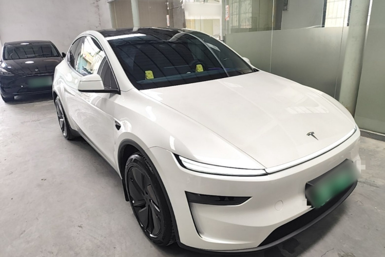 Tesla Model Y 2026 #6 Tesla Model Y 2026 car image #6