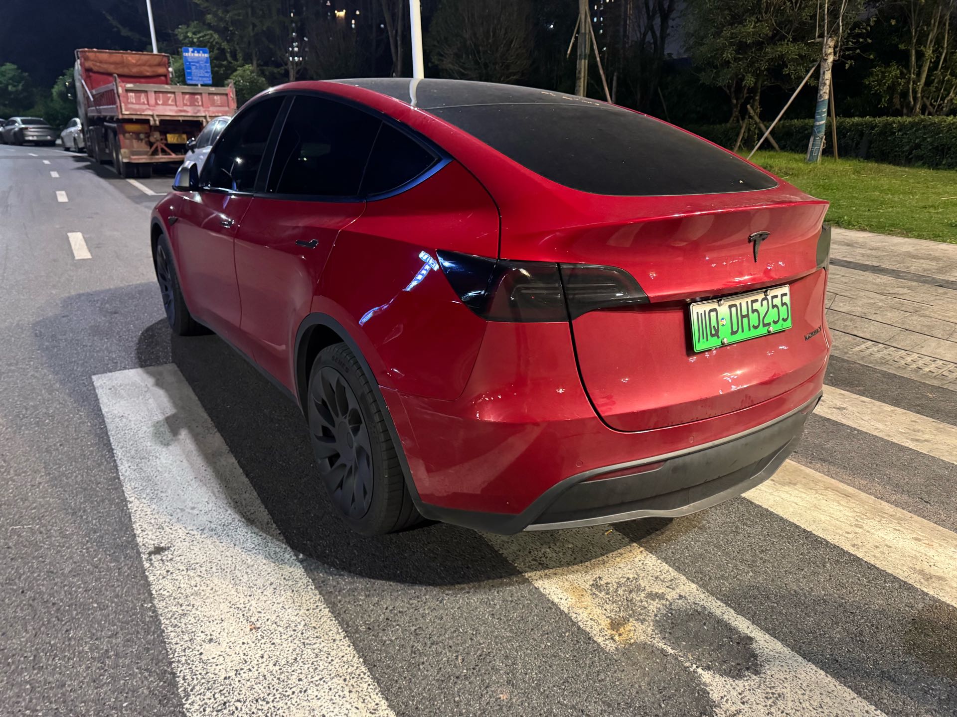 Tesla Model Y 2022 immagine di auto #4