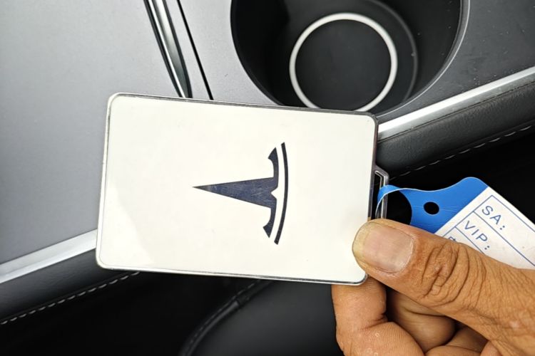 Tesla Model 3 2022 car image #14