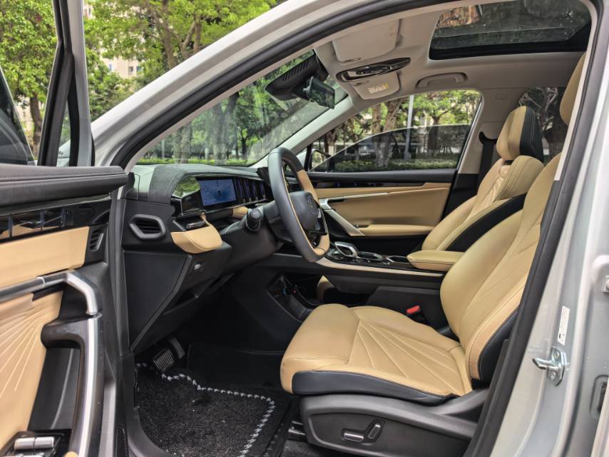 GEELY Boyue L 2023 car image #3