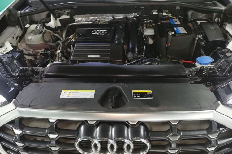Audi Q3 2020 car image #25