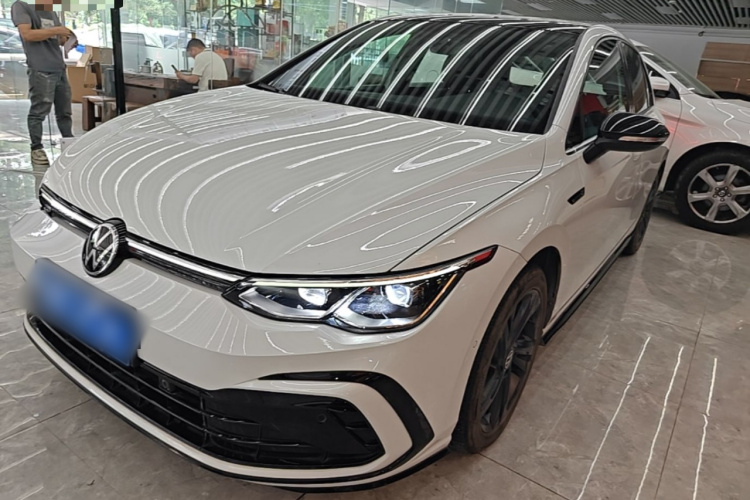 Volkswagen Golf 2023 car image #2