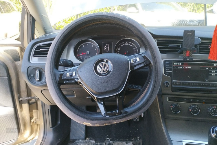 Volkswagen Golf 2014 car image #12