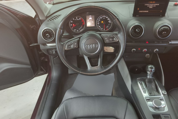 Audi A3 2019 صورة سيارة #11