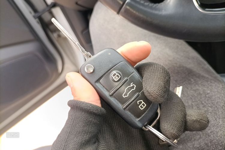 Audi Q3 2015 car image #10