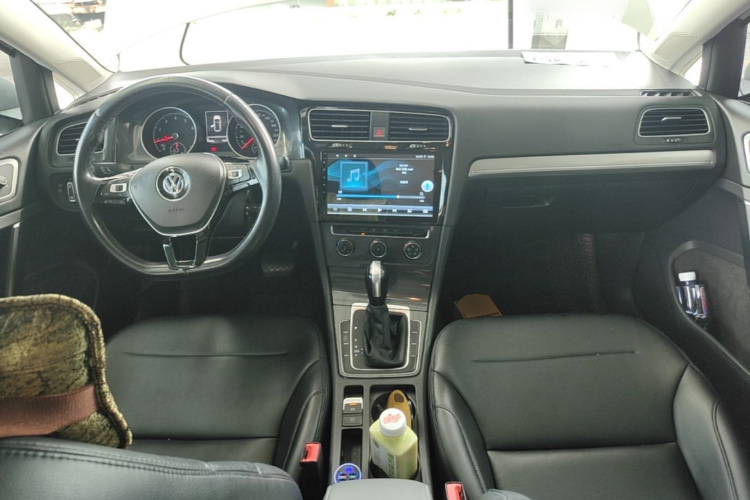 Volkswagen Golf 2018 car image #10