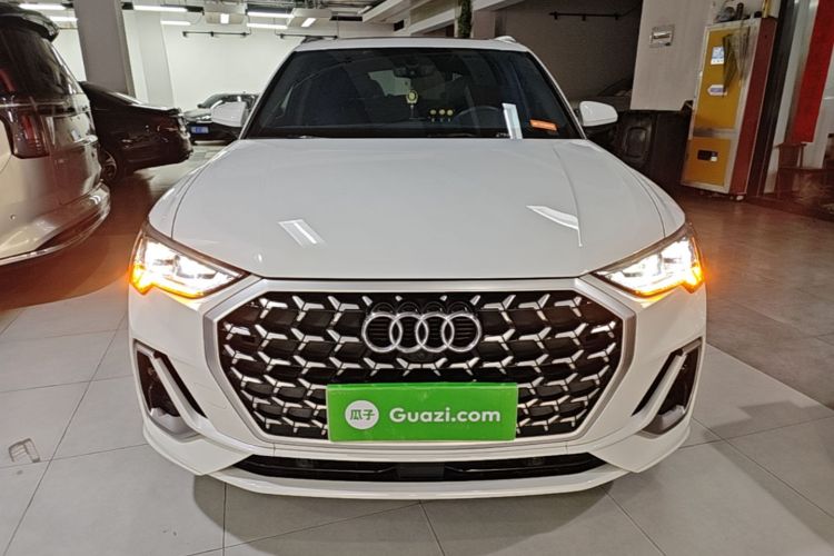 Audi Q3 2024 car image #3