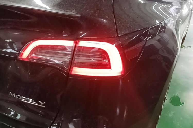 Tesla Model Y 2023 car image #8