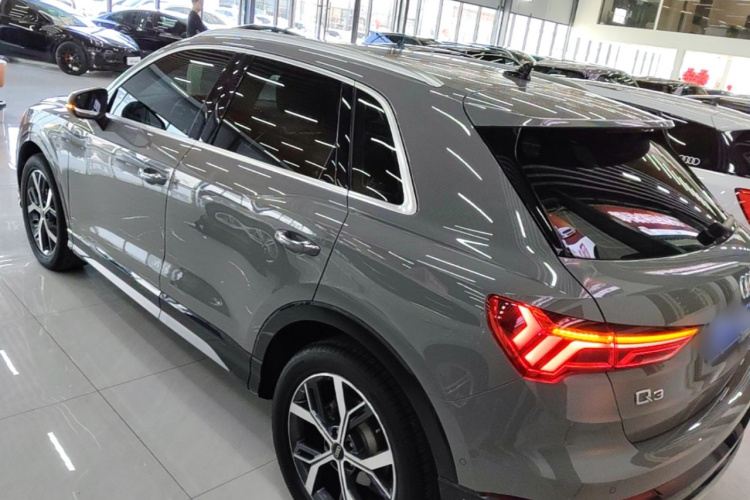 Audi Q3 2024 car image #5