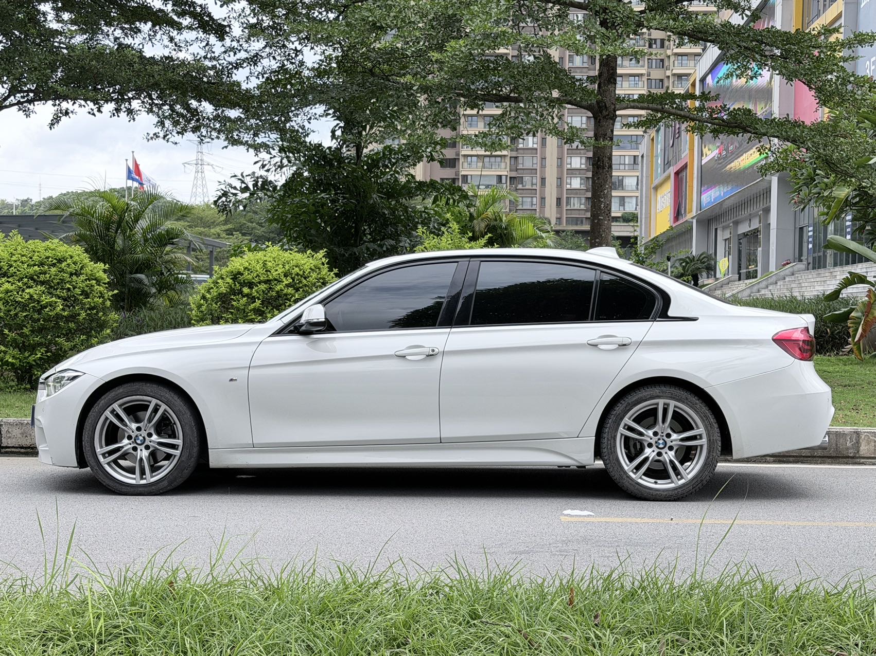 BMW 3 Series 2018 #3 BMW 3 Series 2018 car image #3