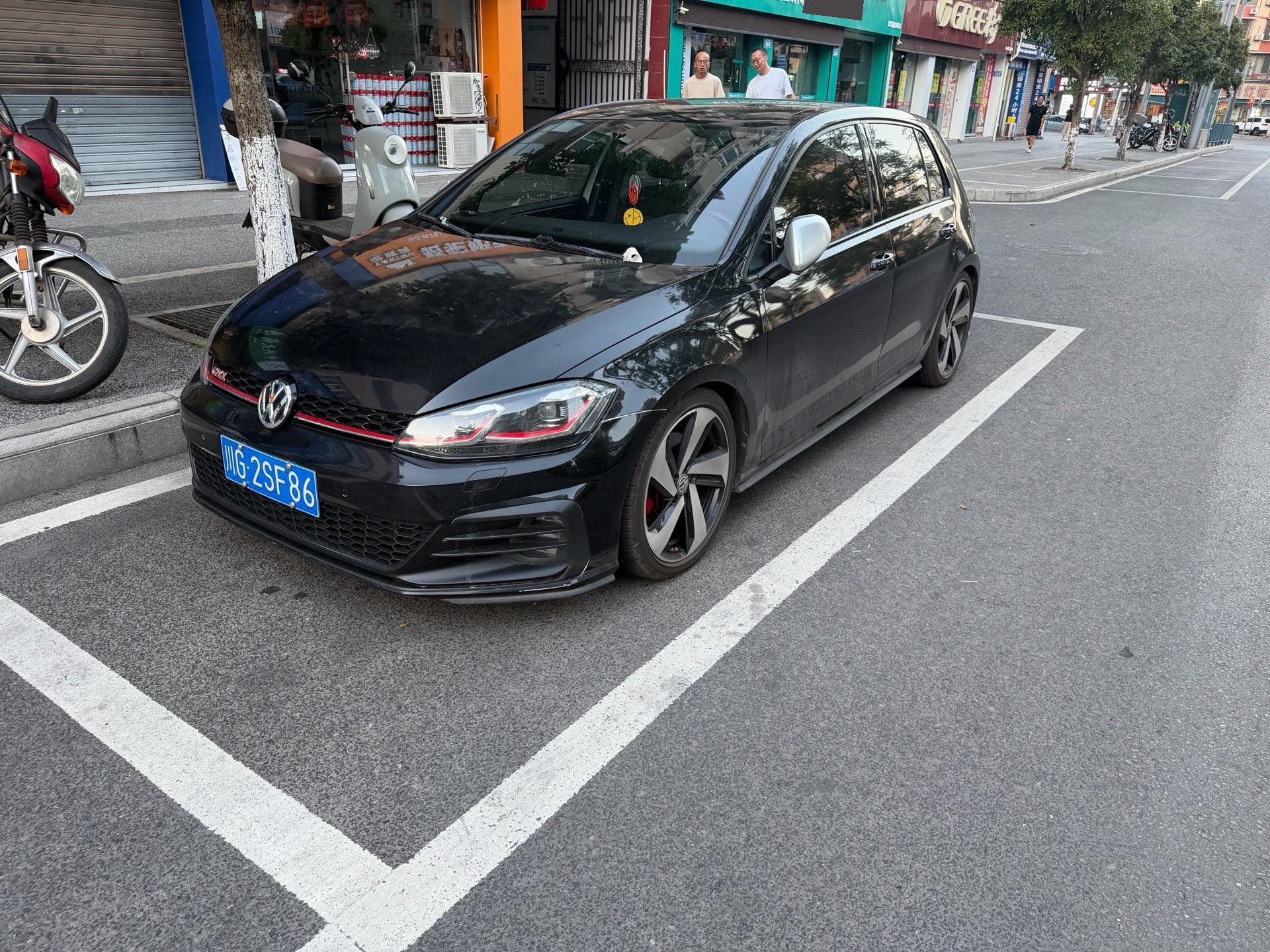 Volkswagen GolfGTI 2018 Volkswagen GolfGTI 2018 car image