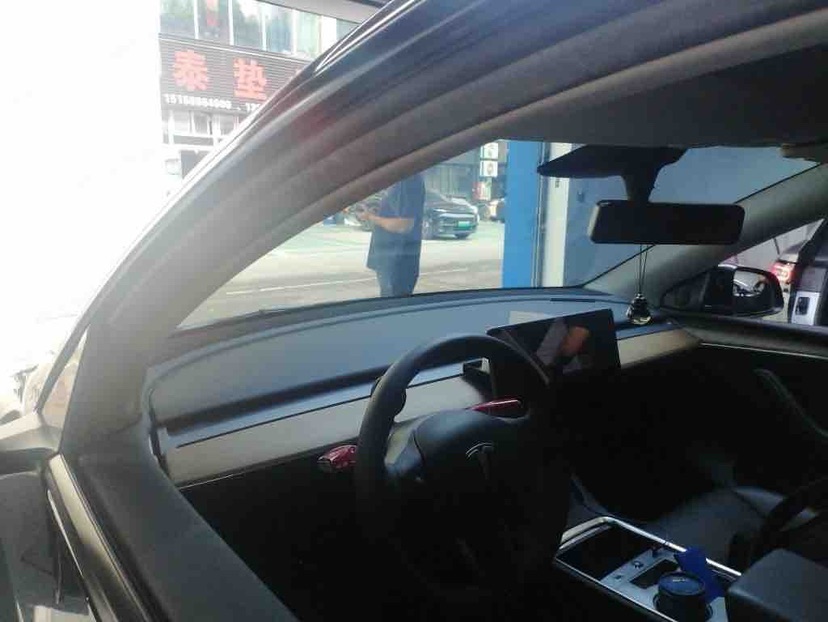 Tesla Model Y 2022 car image #4