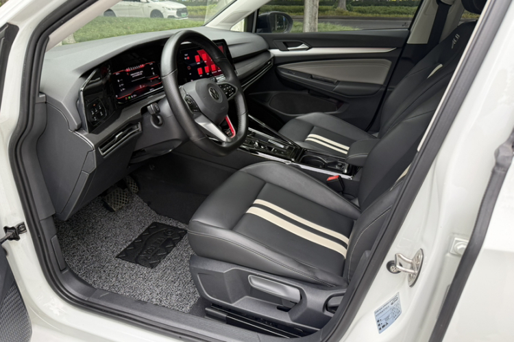 Volkswagen Golf 2021 car image #10